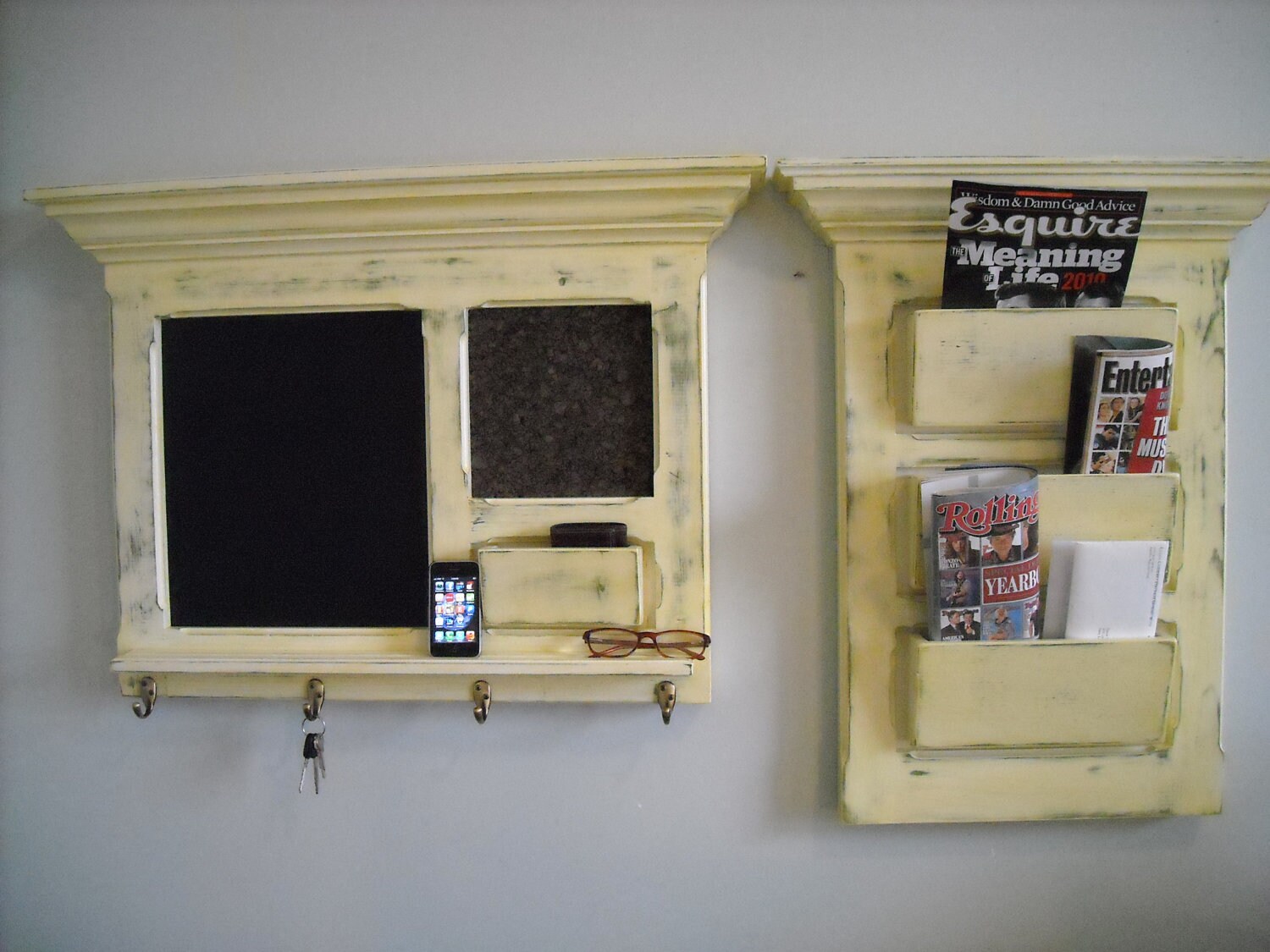 Wall hanging mail organizer