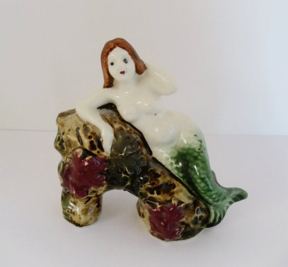 nude women figurines