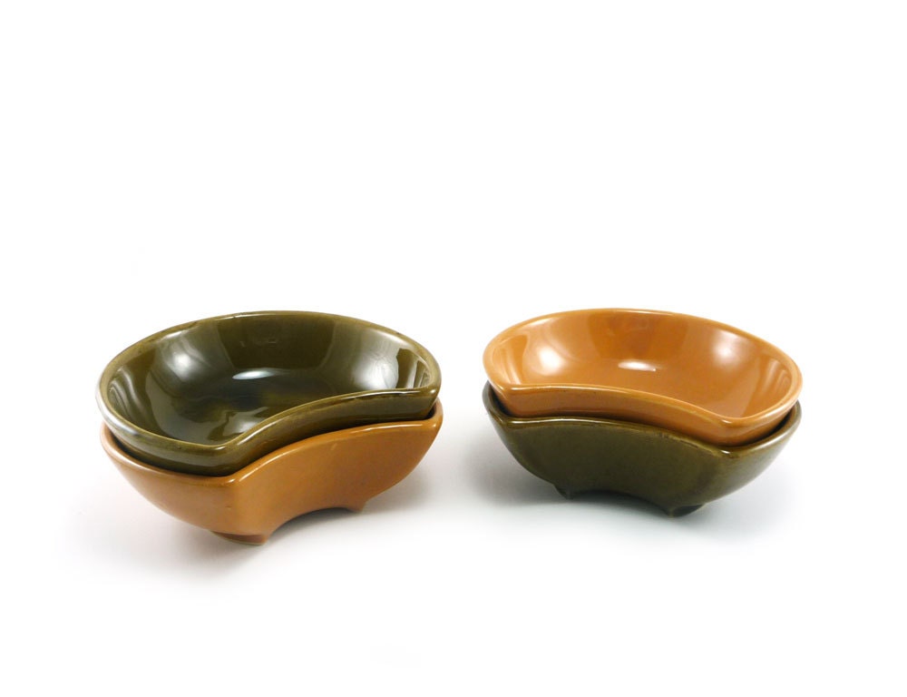 Serving bowls vintage ceramic dishes in green by reconstitutions