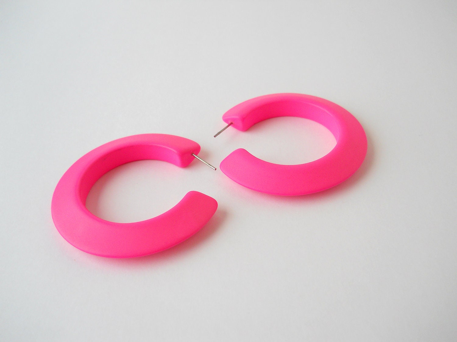 Hot Pink Plastic Hoop Earrings by plume3913 on Etsy