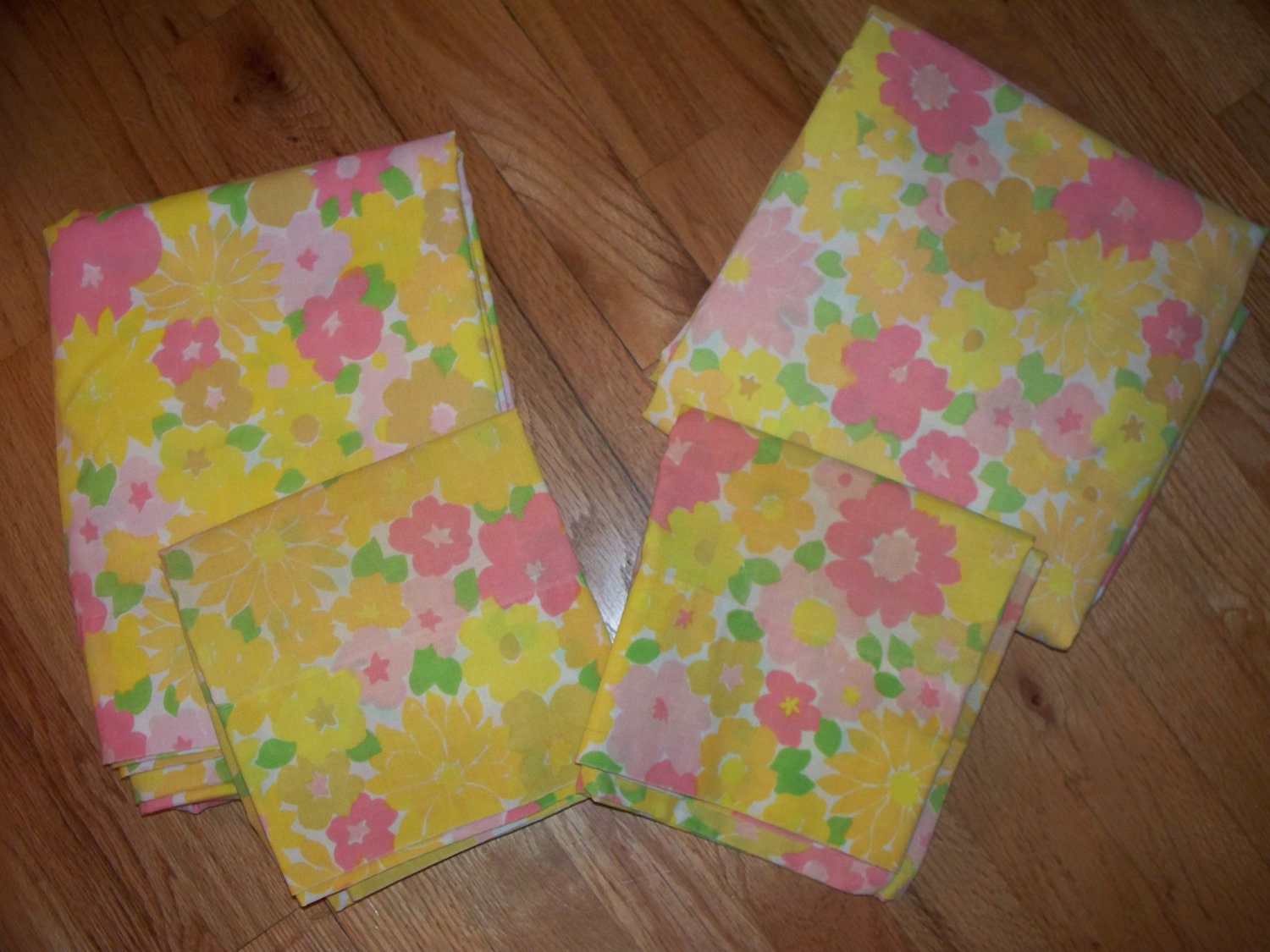 Pretty Floral Vintage Twin Bed Sheet Set by FullVintage on Etsy