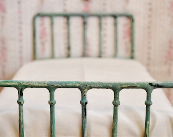 Doll Bed Shabby Chic Miniature Playscale, Barbie, Blythe