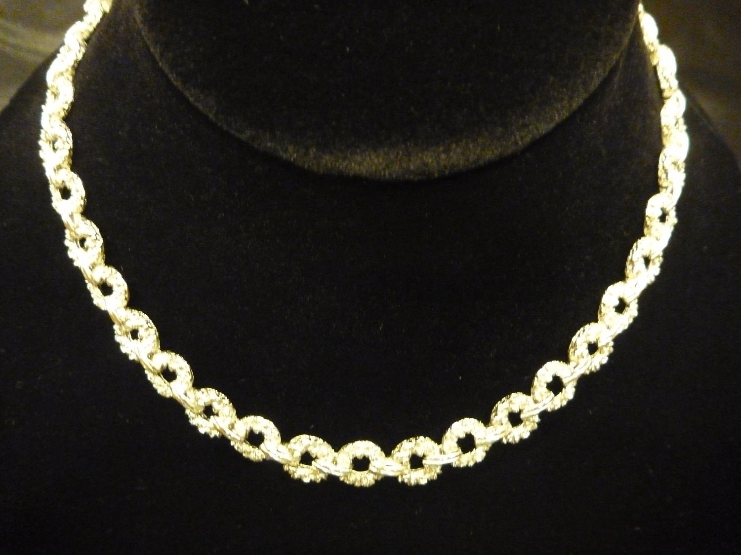 VINTAGE 1970's Crown TRIFARI Silver NECKLACE