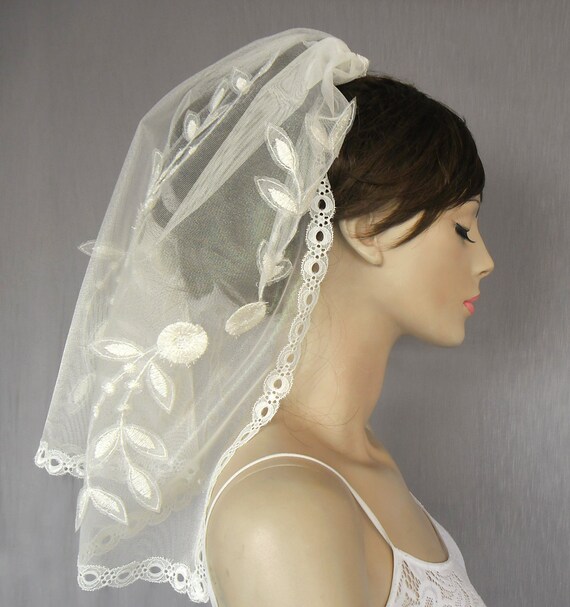 Shoulder Length bridal Tulle veil Handmade. Unique Item