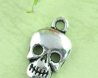 10 Small Silver Metal Gothic Skull Charms or Pendants for Halloween chs0627