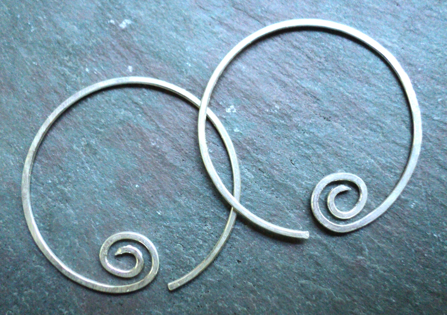Sterling silver handhammered swirly hoop threader earrings.