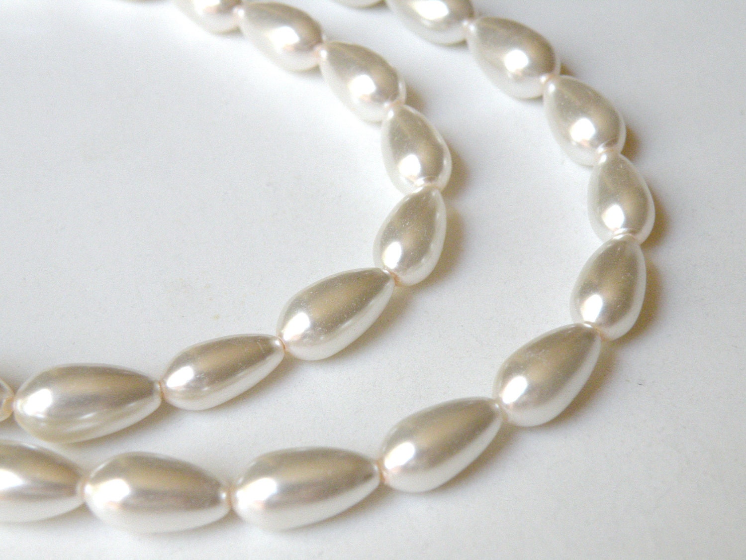 Cream glass pearl teardrop pendant bead 17x8mm full strand