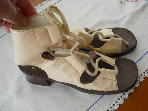 Authentic 1970's Hippie Sandles Shoes - Very BoHo - Gladiator Shoes