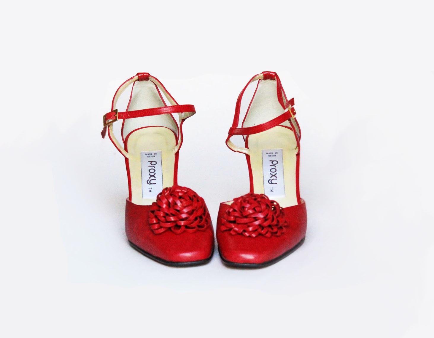 Red shoes . VINTAGE SHOES. Vintage Mary Jane . 1980s red heels