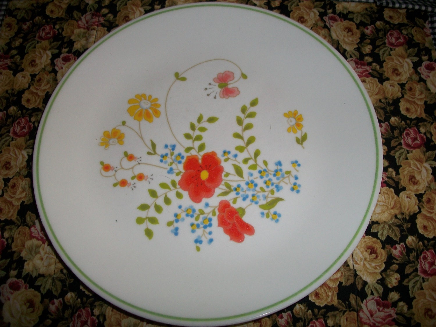 Set of 4 Corelle Corningware Dinner plates. Orange floral