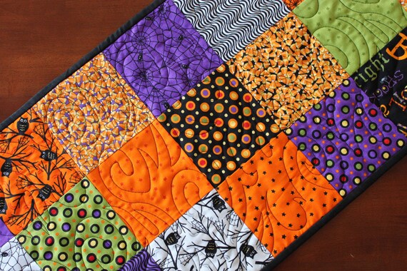 Table halloween etsy Runner Halloween Quilted table  runner