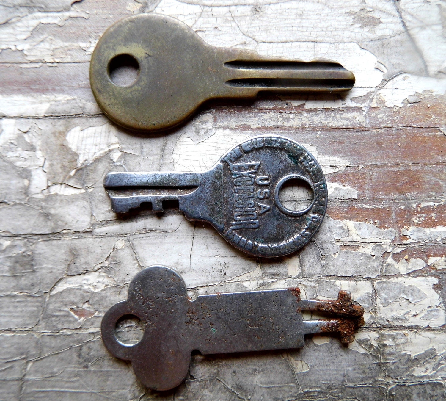 Tiny Keys 3 Antique Keys Vintage Key Metal for Crafts
