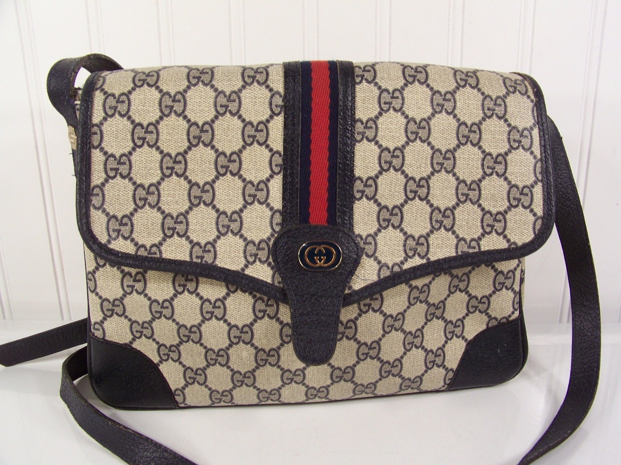 Vintage Gucci Crossbody Shoulder Bag Purse by DenasVintageCloset