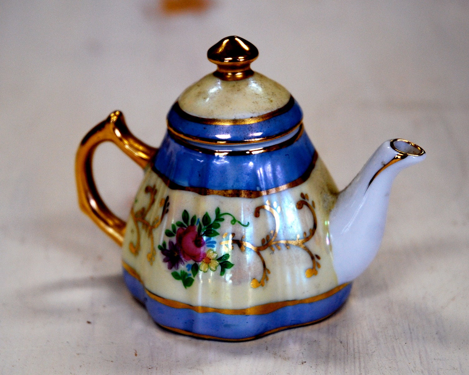 Miniature porcelain tea pot Vintage collectible