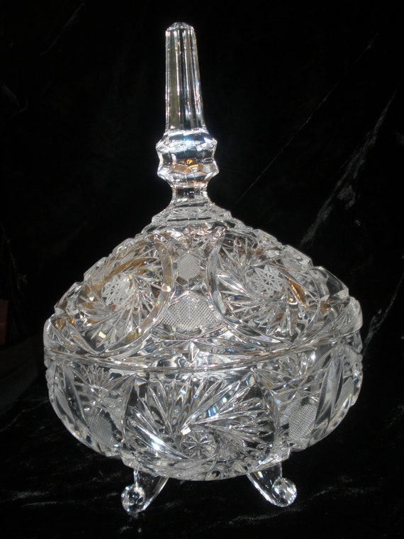 Beautiful vintage footed crystal candy dish with lid