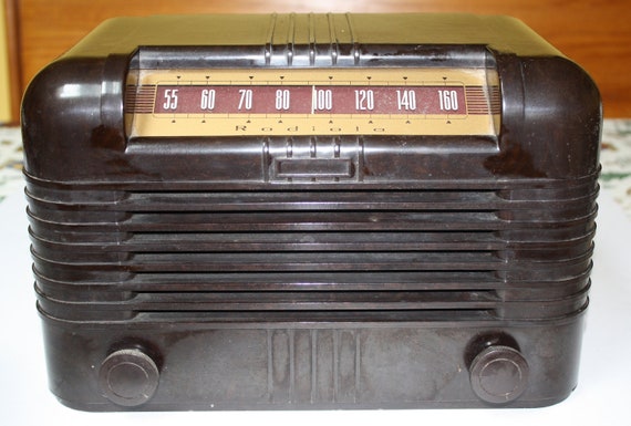 Vintage 1947 Bakelite Radiola Tube Radio Model 76ZX11