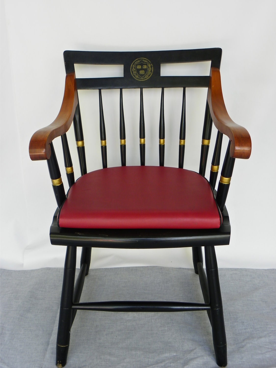 15 OFF Black and Red Nichols & Stone Classic Harvard Chair