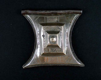 Engraved silver tuareg amulet pendant called shirawt - tuareg jewelry - ethnic and tribal
