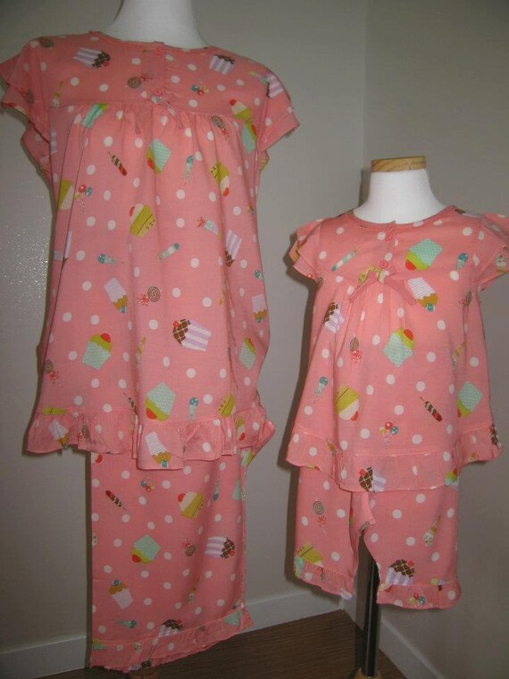 Items similar to Matching Mother Daughter Pajama Sets on Etsy