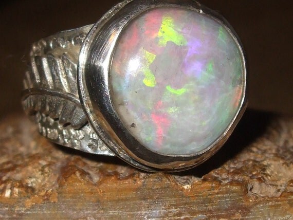 Items similar to Brilliant Spencer Idaho Opal set in a Sterling Silver