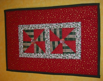Christmas Pinwheels : 100% Hand sewn patchwork quilted table runner / wall hanging