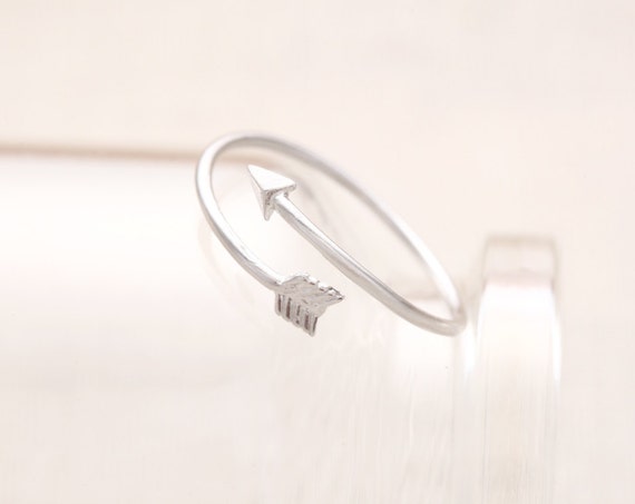Arrow Wrap Ring - Silver // R073-SV // arrow rings,unique rings,adjustable rings,knuckle ring,stretch rings,cool rings,cute ring,fun rings