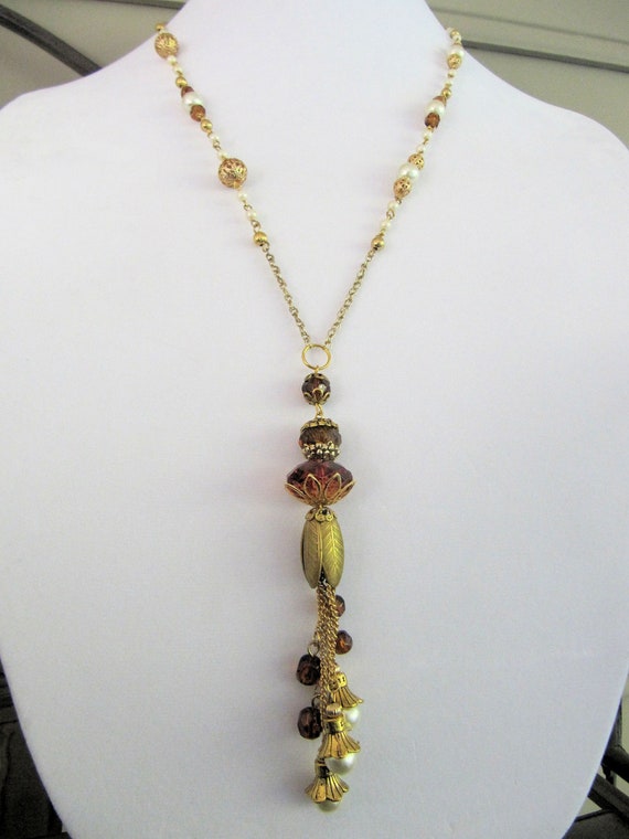 Items similar to Amber marbled pendant beaded necklace with gold chain ...