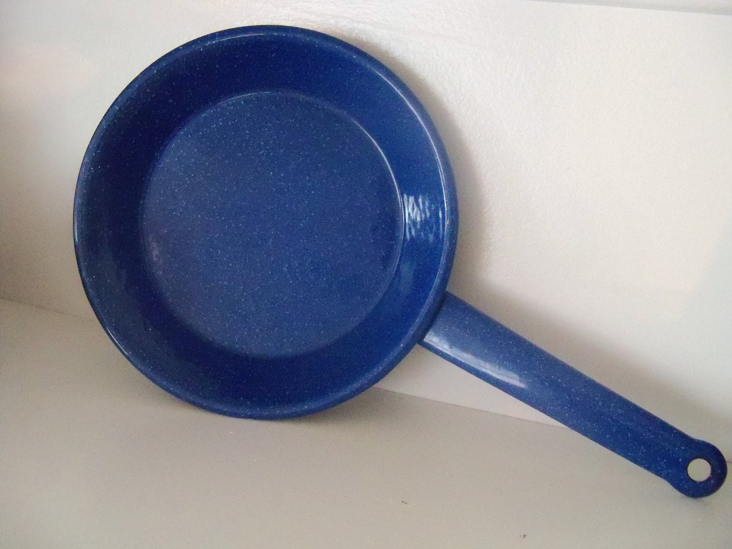 Blue Granite Ware Vintage Frying Pan Large – Haute Juice