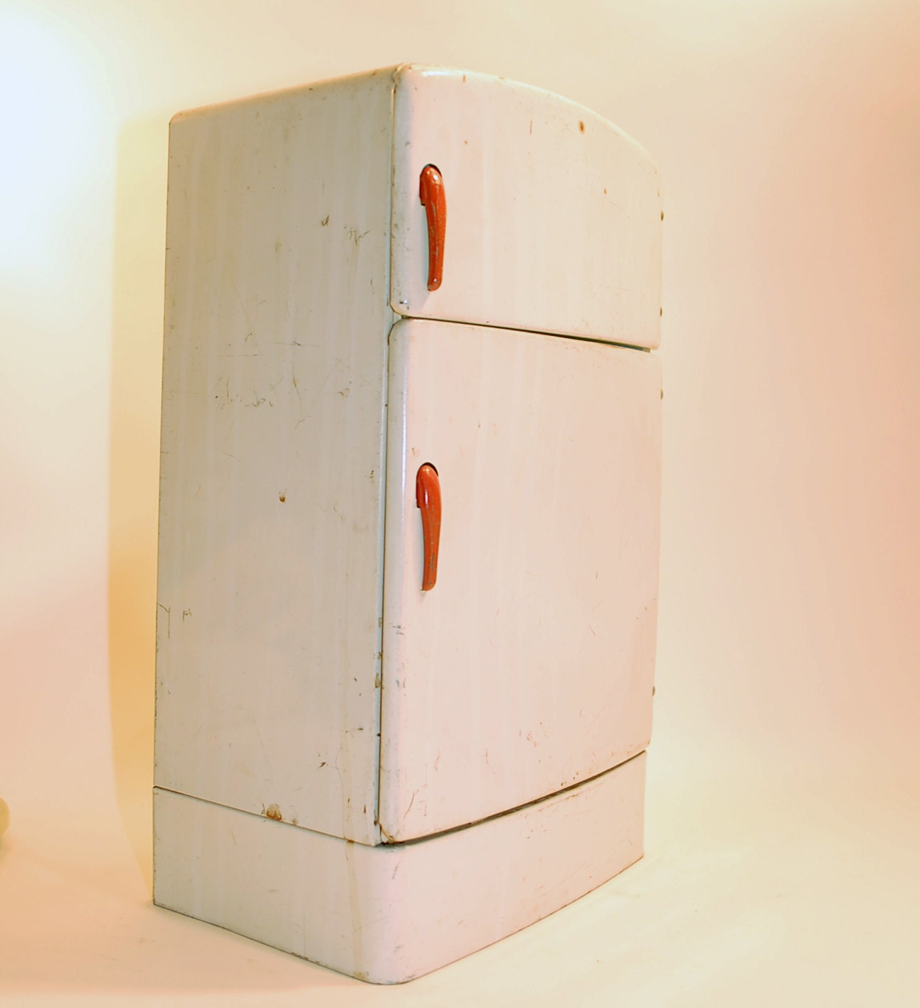 toy refrigerator hearth and hand