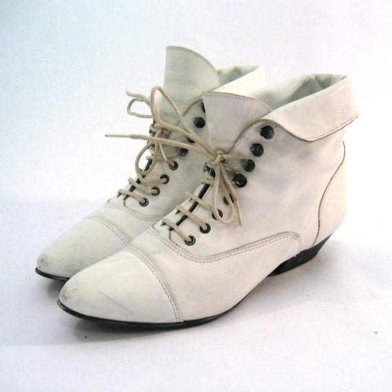 vintage ankle boots lace up