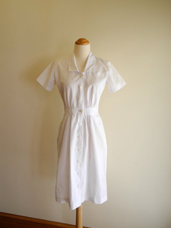 Fitted white vintage 80s nurse dress uniform XS / Small