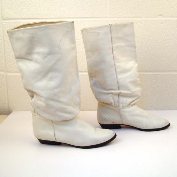 White Boots Vintage 1980s Flat Leather by purevintageclothing