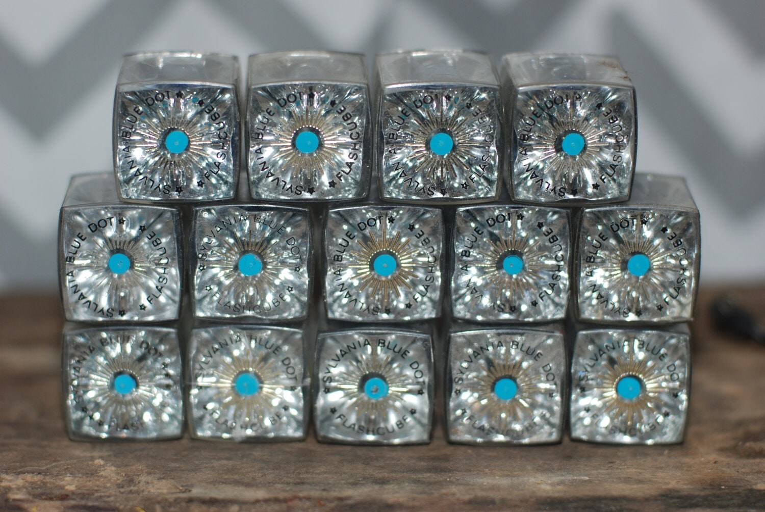 15 Vintage Sylvania Blue Dot Flash Cubes and PM AutoCube