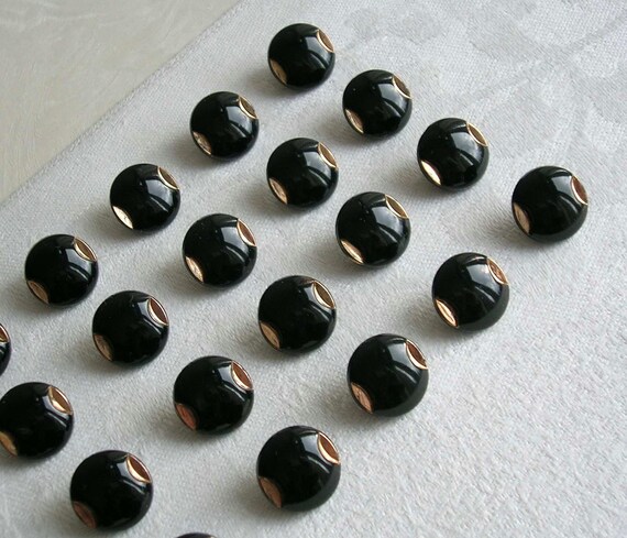 VINTAGE - 28 very nice glass buttons with little golden accents