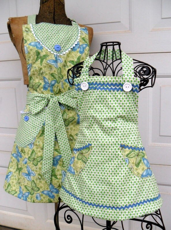 Mother Daughter Matching Aprons REVERSIBLE Retro Style Set in