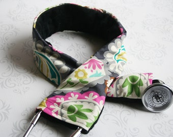 Padded Stethoscope Cover - Nurse, Doctor, Med Student, Nursing Student, Medical Assistant - Nurse Gift - Paisley with Black