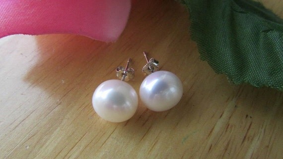 Free Shipping-White Pearl Earrings Pearl Sterling Silver Stud Earrings Pearl Earrings Wedding Gift Bridesmaid Wedding Pearl Birthday Gift