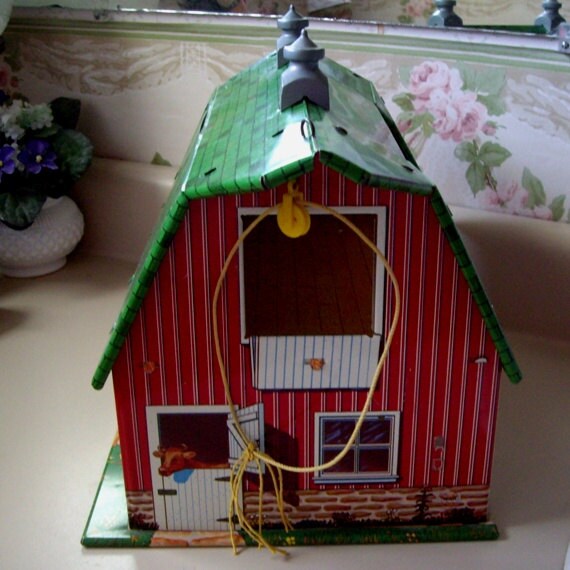 Marx HAPPI TIME tin litho BARN Playset with accessories from