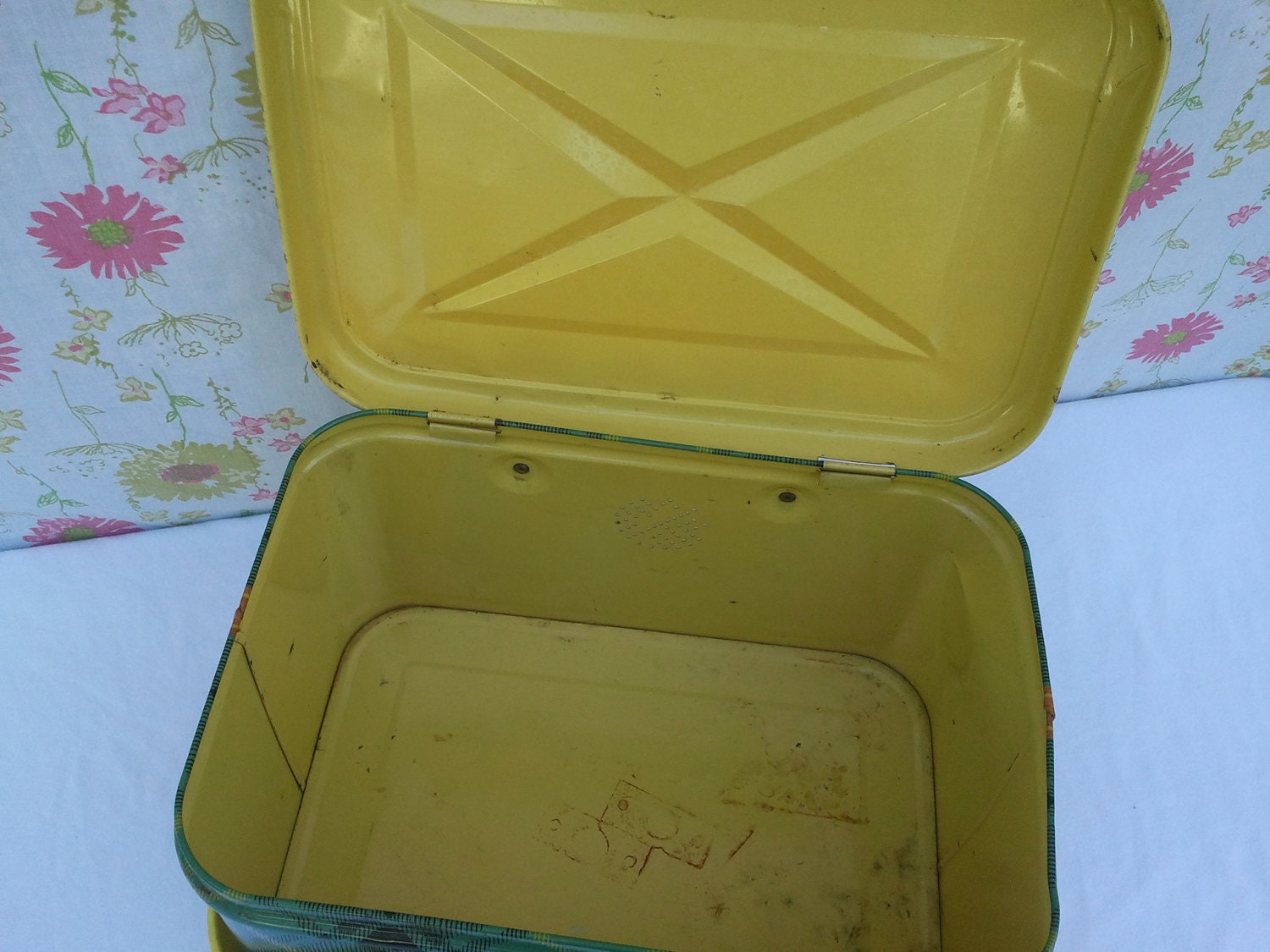 Vintage Green Plaid Tin Picnic Basket