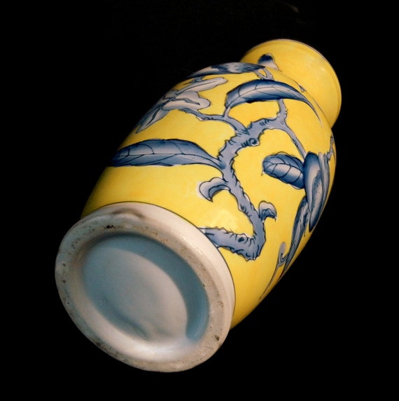 Graceful Yellow Asian GINGER JAR Flower Vase with Stylized