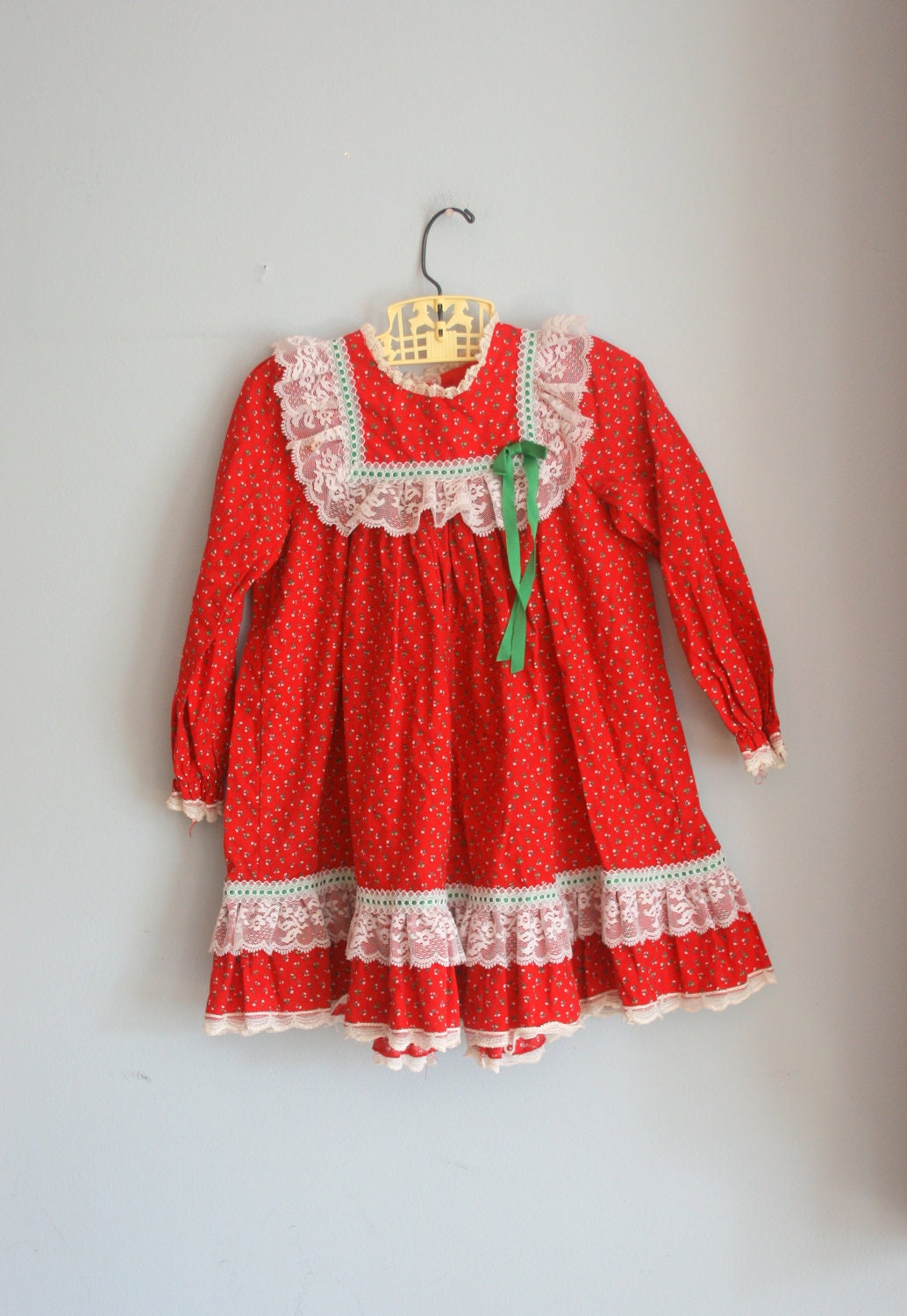 60s CHRISTMAS DRESS....size 4 girls....kids. lace. by retroandme