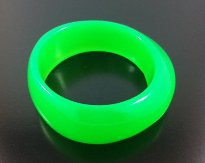 Glowing Vintage Green Lucite Bracelet, interesting shape, bangle, bright neon, Kenneth j Lane.