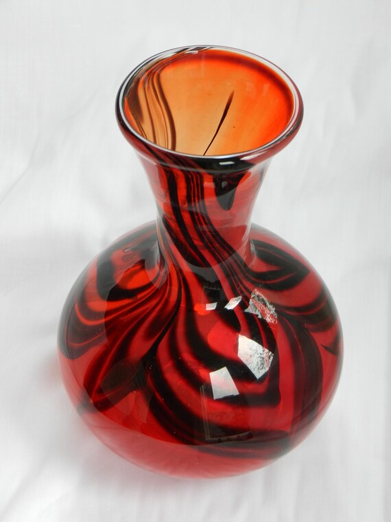 Hand blown red glass bulb vase with black Tiffany pattern