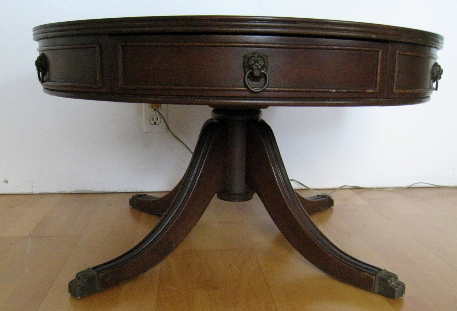 Duncan Phyfe table round neoclassic design with iron lion
