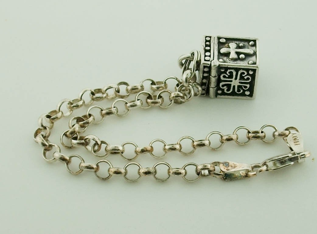 Vintage sterling silver charm pill box bracelet 8 inches 8