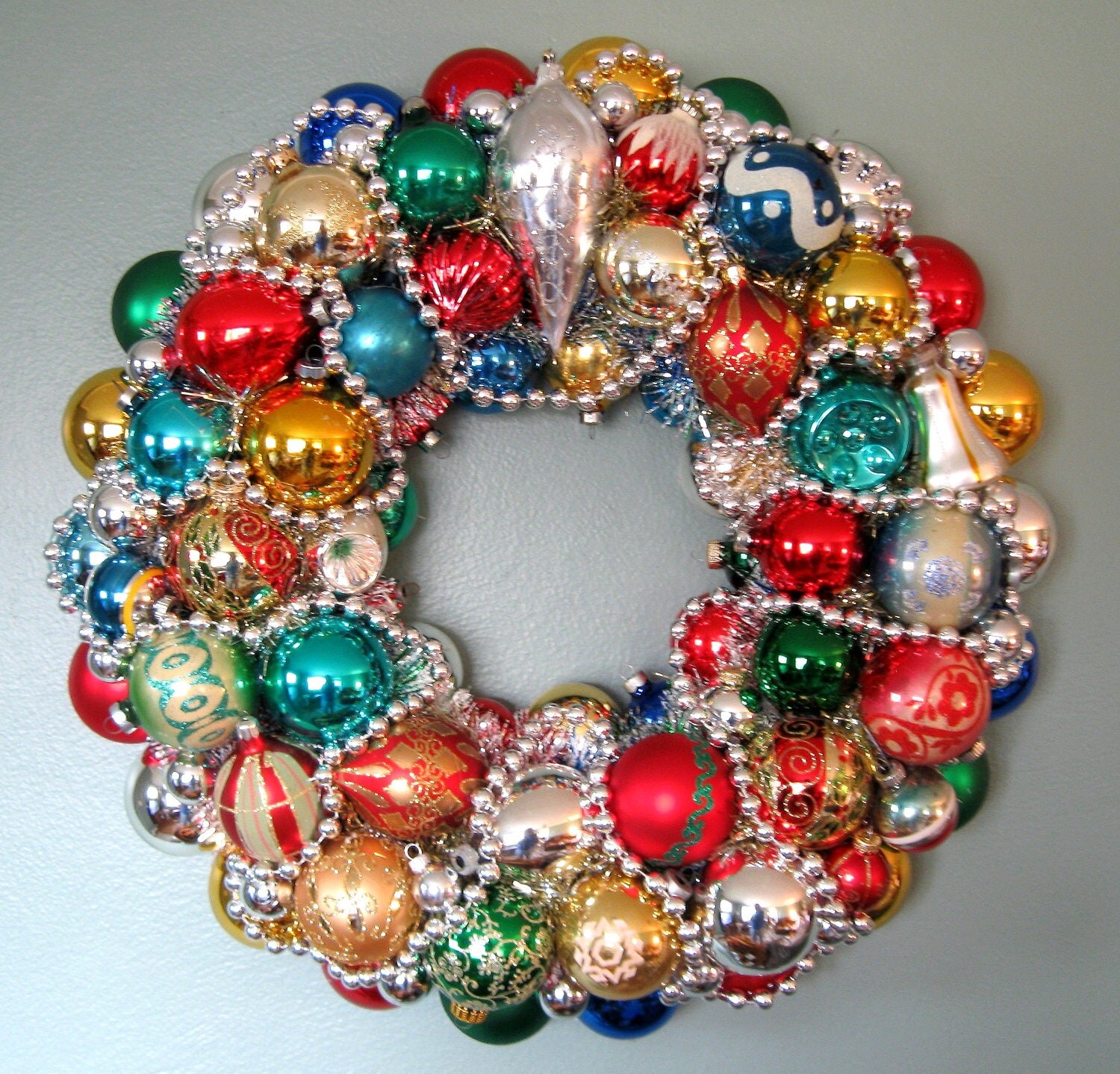 Download Vintage Christmas Ornament Wreath