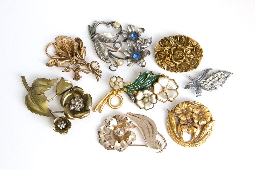 Lot of Vintage Flower Brooches Pins by jamielynnvintage on Etsy