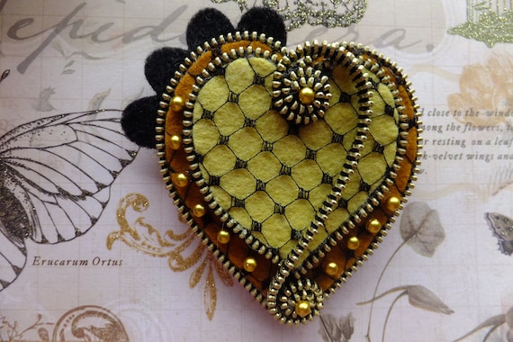 Hearts Felt Zipper Brooch