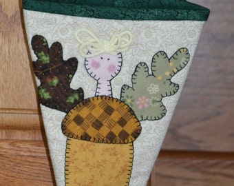 Acorn Cone - Dark Green