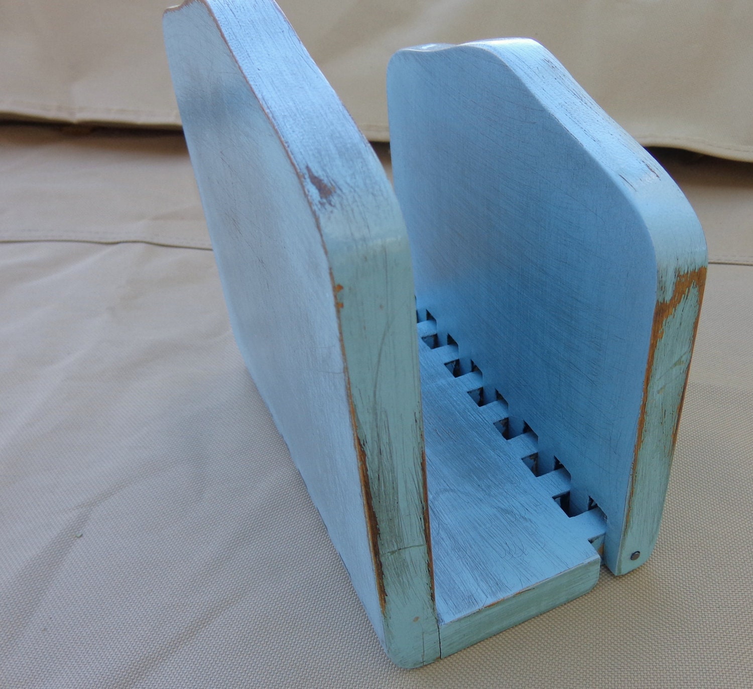 Wood napkin holder Ocean blue distressed. Adjustable to hold
